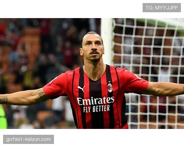 AC米兰公布对阵尤文图斯大名单，伊布现身训练场指导前锋跑位